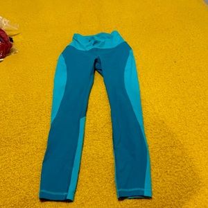 Lululemon athletics size 2 cropped turquoise and blue leggings with zipper! NEW
